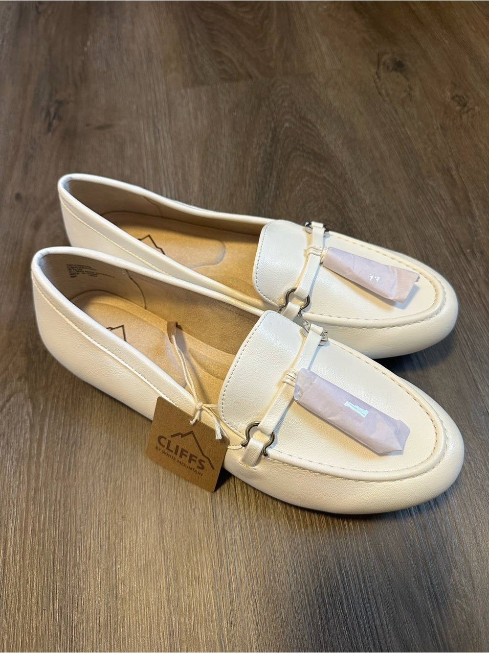 Cliffs by White Mountain Women's Cream Leather Loafer 8.5 W